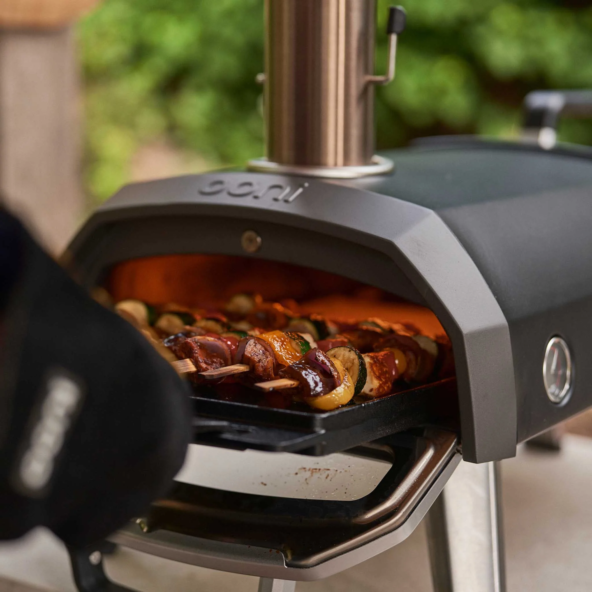 Ooni Karu 2 Multi-Fuel Pizza Oven- 2nd Generation 4 Ooni Karu 2 Multi-Fuel Pizza Oven- 2nd Generation